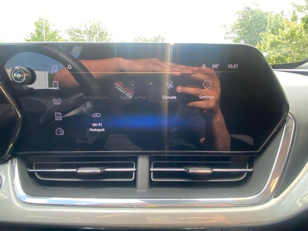 Used 2025 Chevrolet Trax LT w/ LT Convenience Package FWD image 27