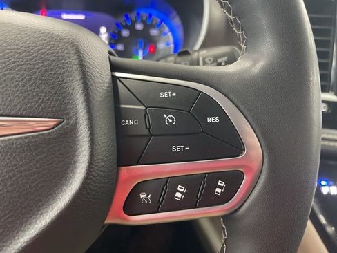 Used 2022 Chrysler Pacifica Touring-L FWD image 22