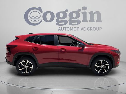 New 2026 Chevrolet Trax RS w/ Sunroof Package FWD image 6