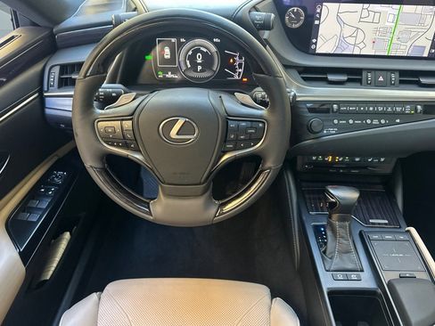 Certified 2020 Lexus ES 300h w/ Luxury Package image 28