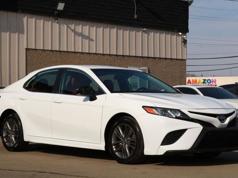 Used 2019 Toyota Camry SE image 5