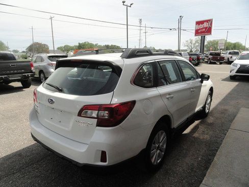 Used 2017 Subaru Outback 2.5i AWD/4WD image 8