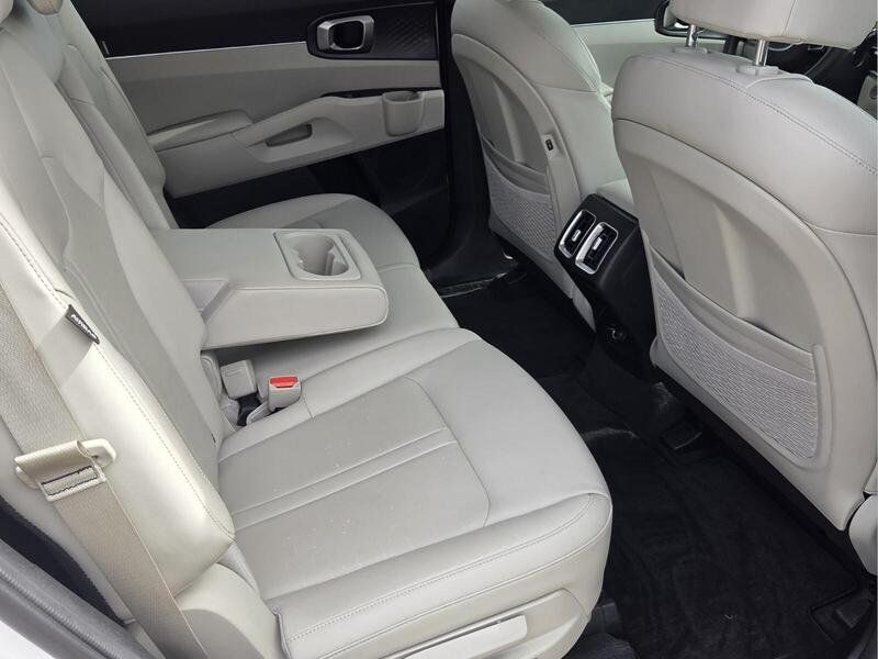 Used 2024 Kia Sorento S w/ Panoramic Sunroof Package FWD image 17