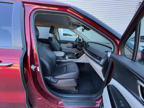 Used 2024 Kia Carnival LX FWD image 48