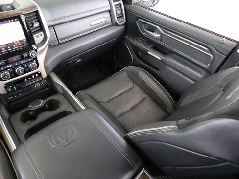 Used 2019 RAM 1500 Laramie AWD/4WD image 18