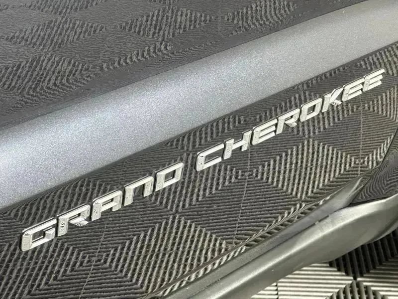 Used 2015 Jeep Grand Cherokee Laredo w/ Quick Order Package 23E AWD/4WD image 16