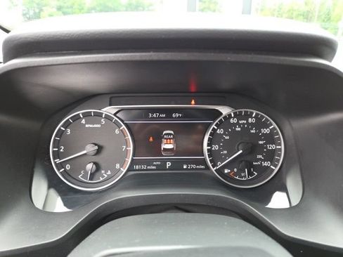 Used 2025 Nissan Rogue SV AWD/4WD image 16