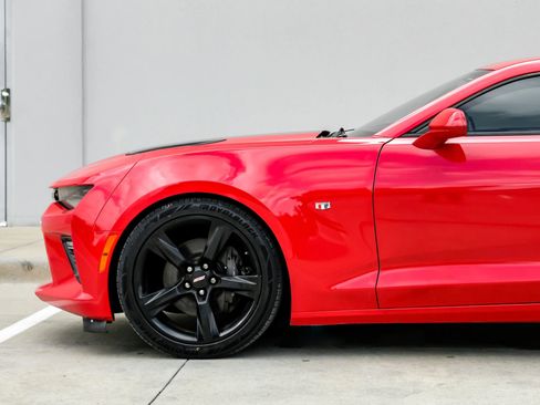 Used 2018 Chevrolet Camaro SS RWD image 17