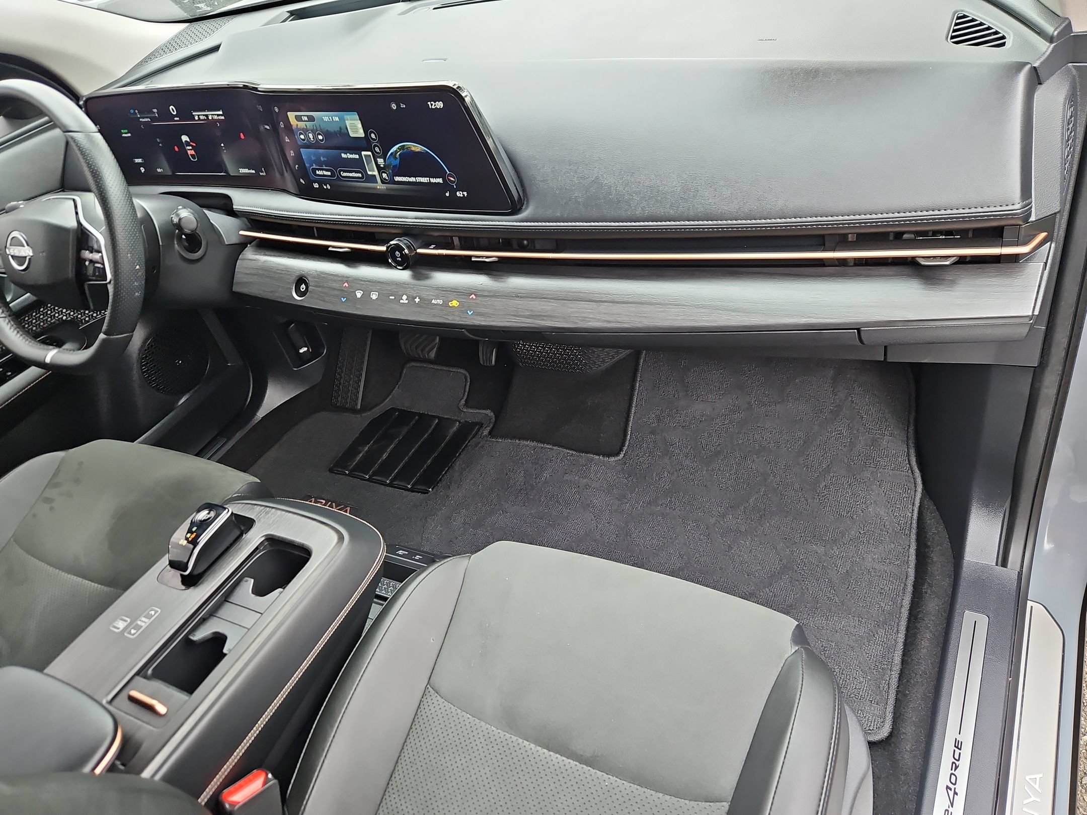 Used 2024 Nissan Ariya AWD image 30