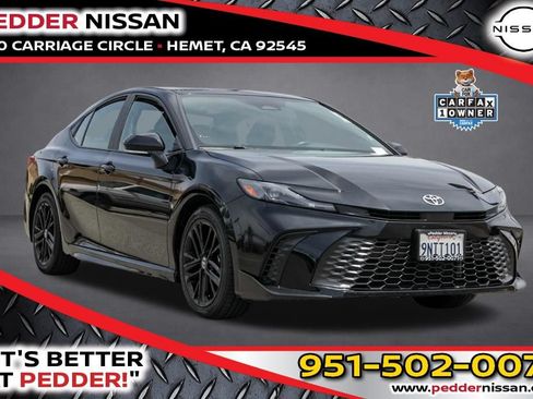 Used 2025 Toyota Camry SE FWD image 1