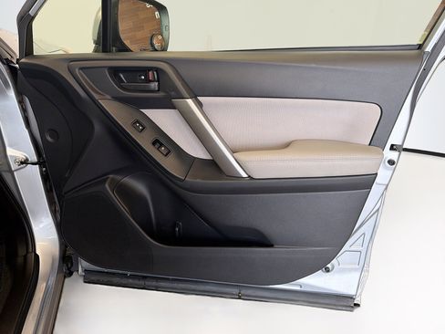 Used 2016 Subaru Forester 2.5i Premium w/ All-Weather Package AWD/4WD image 31