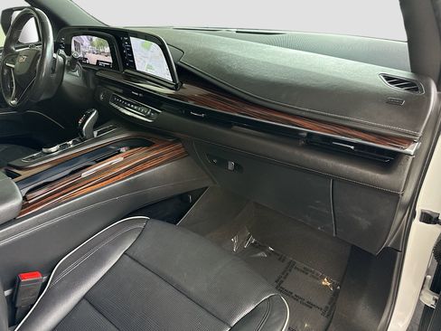 Used 2022 Cadillac Escalade Premium Luxury w/ Performance Package AWD/4WD image 32