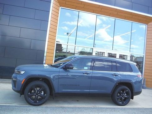 New 2026 Jeep Grand Cherokee L Limited w/ Limited Altitude Package AWD/4WD image 2