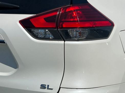 Used 2017 Nissan Rogue SL FWD image 17