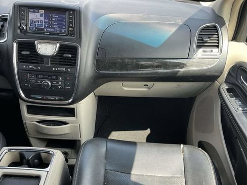 Used 2012 Chrysler Town & Country Touring w/ Entertainment Group #1 FWD image 18