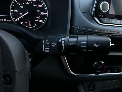 Used 2025 Nissan Rogue SV image 36