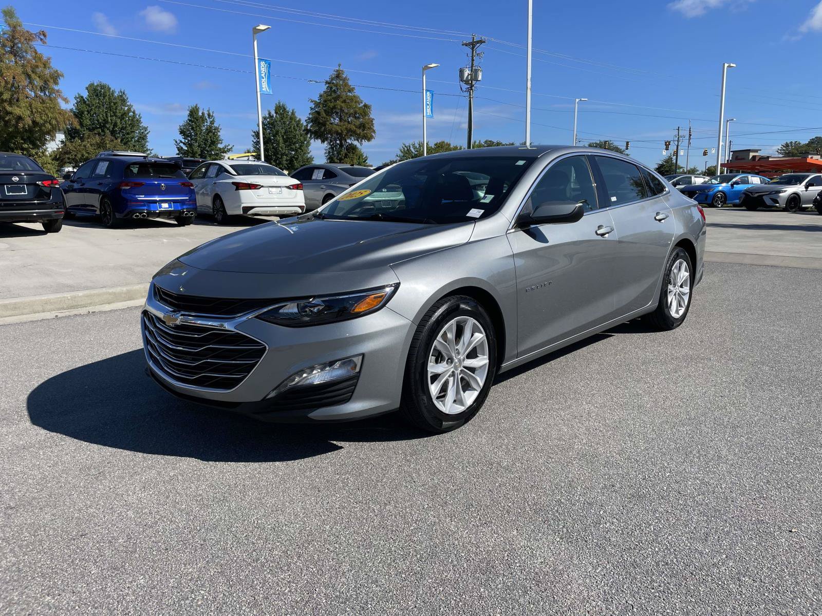 Used 2025 Chevrolet Malibu LT FWD image 3