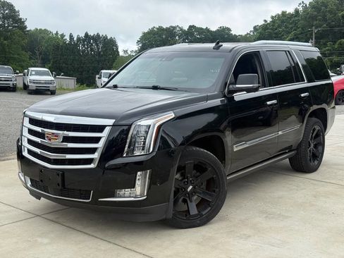 Used 2017 Cadillac Escalade Premium Luxury AWD/4WD image 3