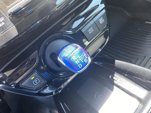 Certified 2022 Toyota Prius image 18