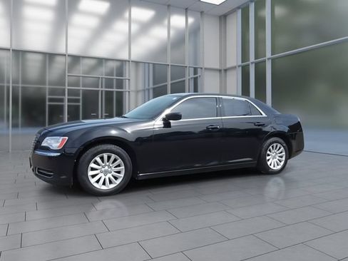 Used 2014 Chrysler 300 RWD image 4