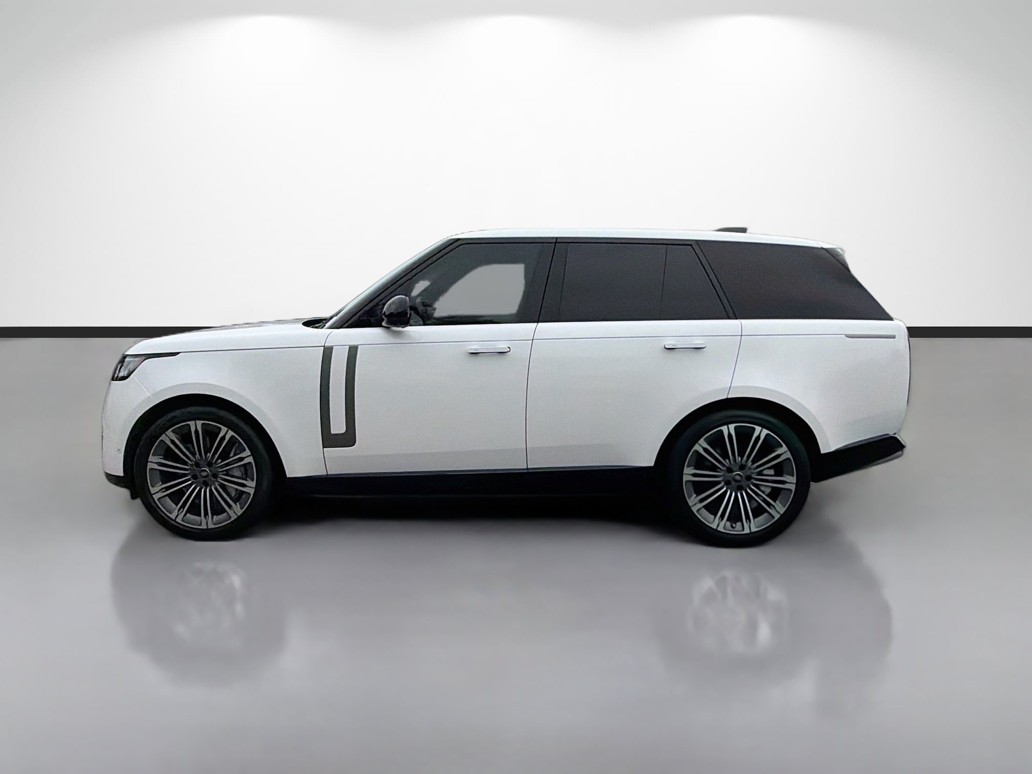 Used 2024 Land Rover Range Rover SE AWD/4WD image 2
