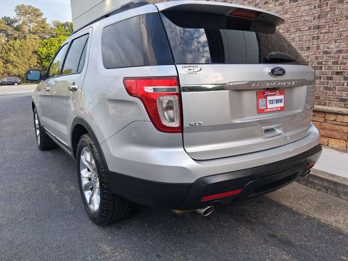 Used 2013 Ford Explorer XLT FWD image 3