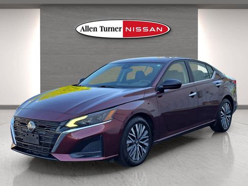 Used 2024 Nissan Altima 2.5 SV FWD image 3