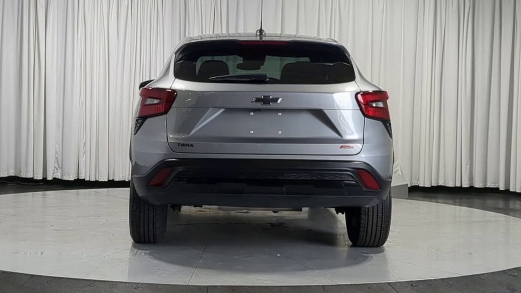Used 2024 Chevrolet Trax RS w/ Driver Confidence Package FWD image 9