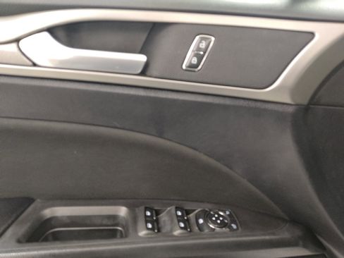 Used 2020 Ford Fusion SE FWD image 27