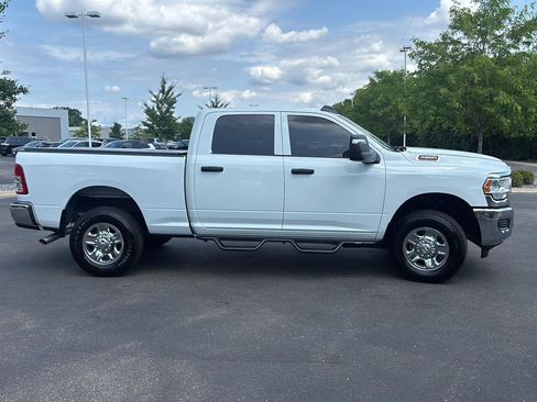 Used 2024 RAM 3500 Tradesman w/ Chrome Appearance Group AWD/4WD image 9
