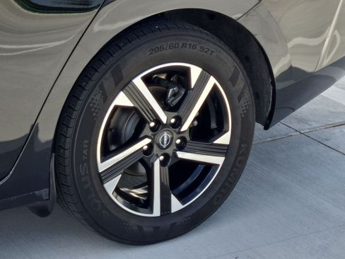 Used 2024 Nissan Sentra SV FWD image 11