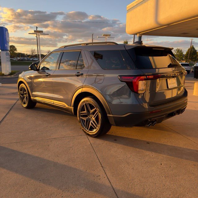 Used 2026 Ford Explorer ST w/ Sun And Sound Package AWD/4WD image 3