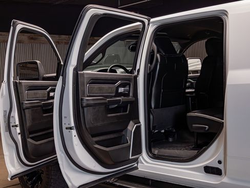 Used 2024 RAM 3500 Laramie w/ Night Edition image 27