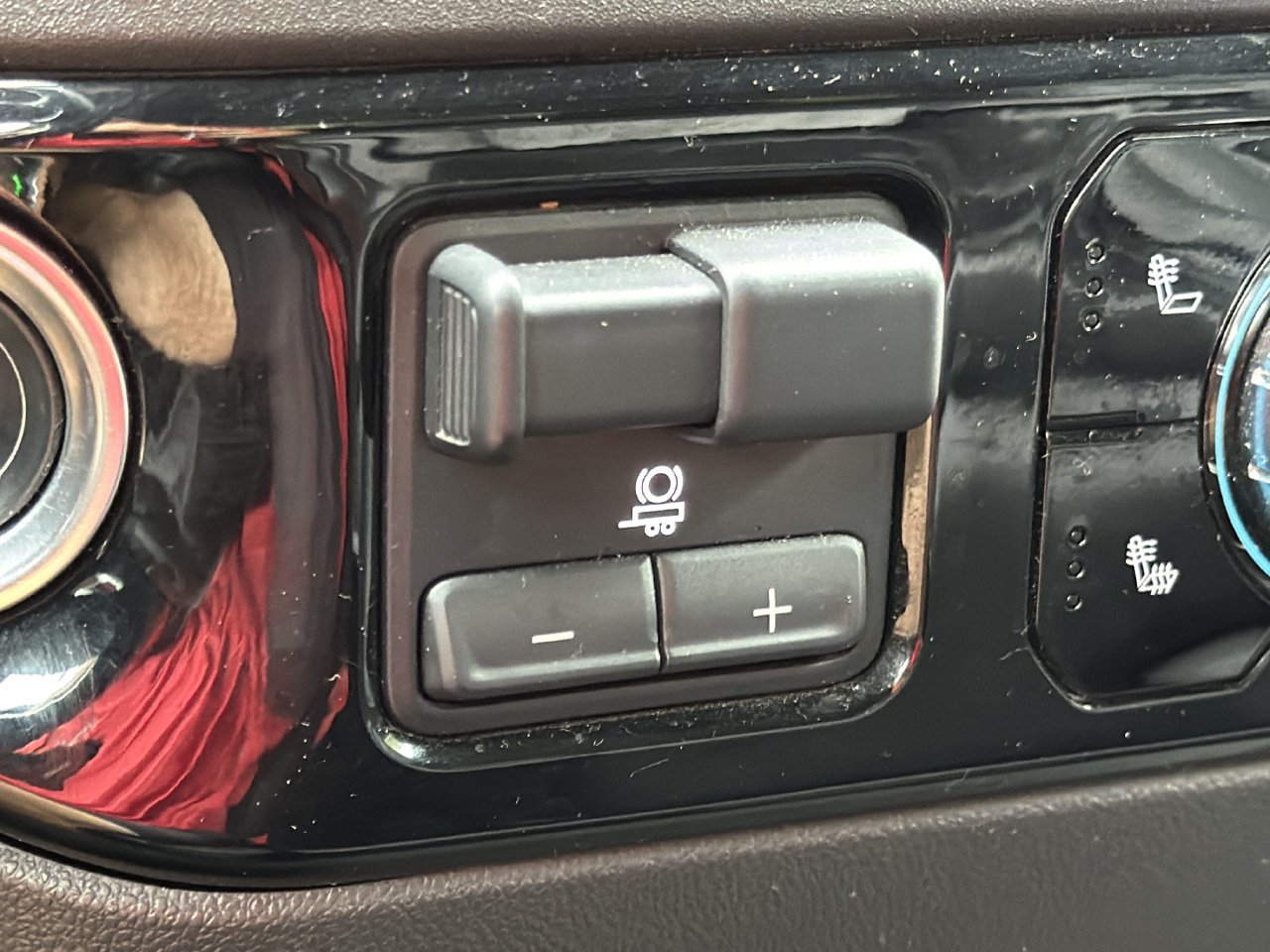 Used 2025 GMC Sierra 1500 SLT RWD image 6