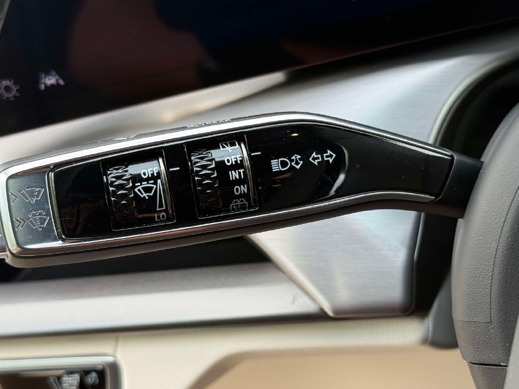 Certified 2026 Cadillac Vistiq Luxury AWD/4WD image 27
