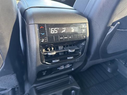 Used 2023 Jeep Grand Cherokee L Limited w/ Luxury Tech Group II image 23