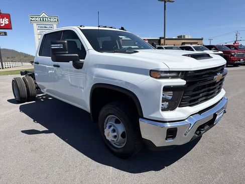 New 2026 Chevrolet Silverado 3500 W/T AWD/4WD image 3