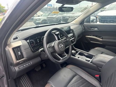 Used 2024 Nissan Pathfinder Platinum w/ Cargo Package AWD/4WD image 7