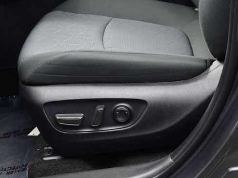 Used 2025 Toyota RAV4 XLE AWD/4WD image 11