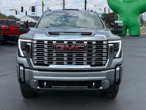 Used 2025 GMC Sierra 3500 Denali w/ Technology Package AWD/4WD image 3