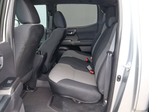 Used 2022 Toyota Tacoma TRD Off-Road image 8