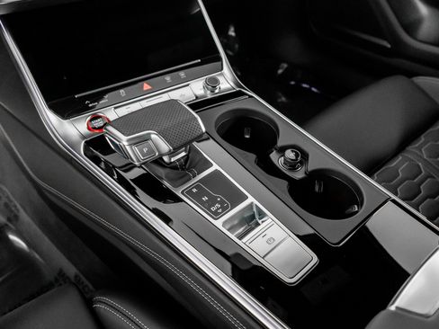 Used 2025 Audi RS 6 performance image 31