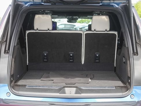 Used 2025 Cadillac Escalade ESV Sport Platinum AWD/4WD image 25