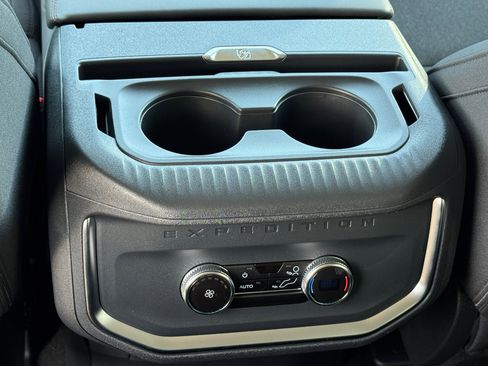 New 2025 Ford Expedition Active image 21