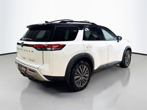 Used 2024 Nissan Pathfinder SL w/ SL Premium Package image 7