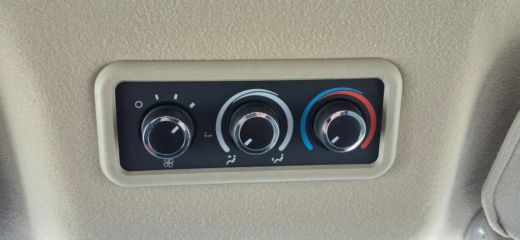Used 2025 Chevrolet Express 3500 LT w/ LT Preferred Equipment Group RWD image 77