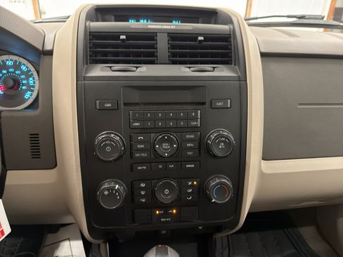 Used 2011 Ford Escape XLS w/ 102A Rapid Spec Order Code AWD/4WD image 18