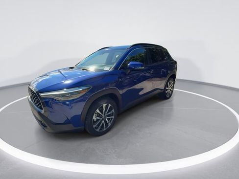 Used 2022 Toyota Corolla Cross XLE image 4