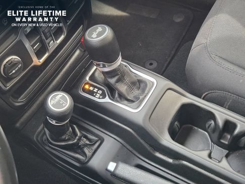 Used 2022 Jeep Wrangler Unlimited Sport AWD/4WD image 19