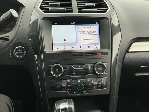 Used 2018 Ford Explorer XLT w/ Equipment Group 201A AWD/4WD image 19